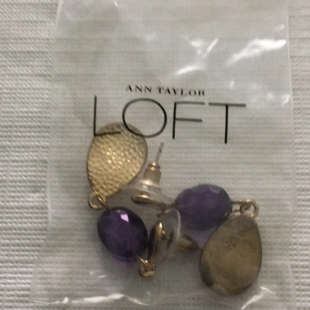 Woman’s Ann Taylor Loft Set of 4 Stretch Bracelets & one set of pierced Earrings